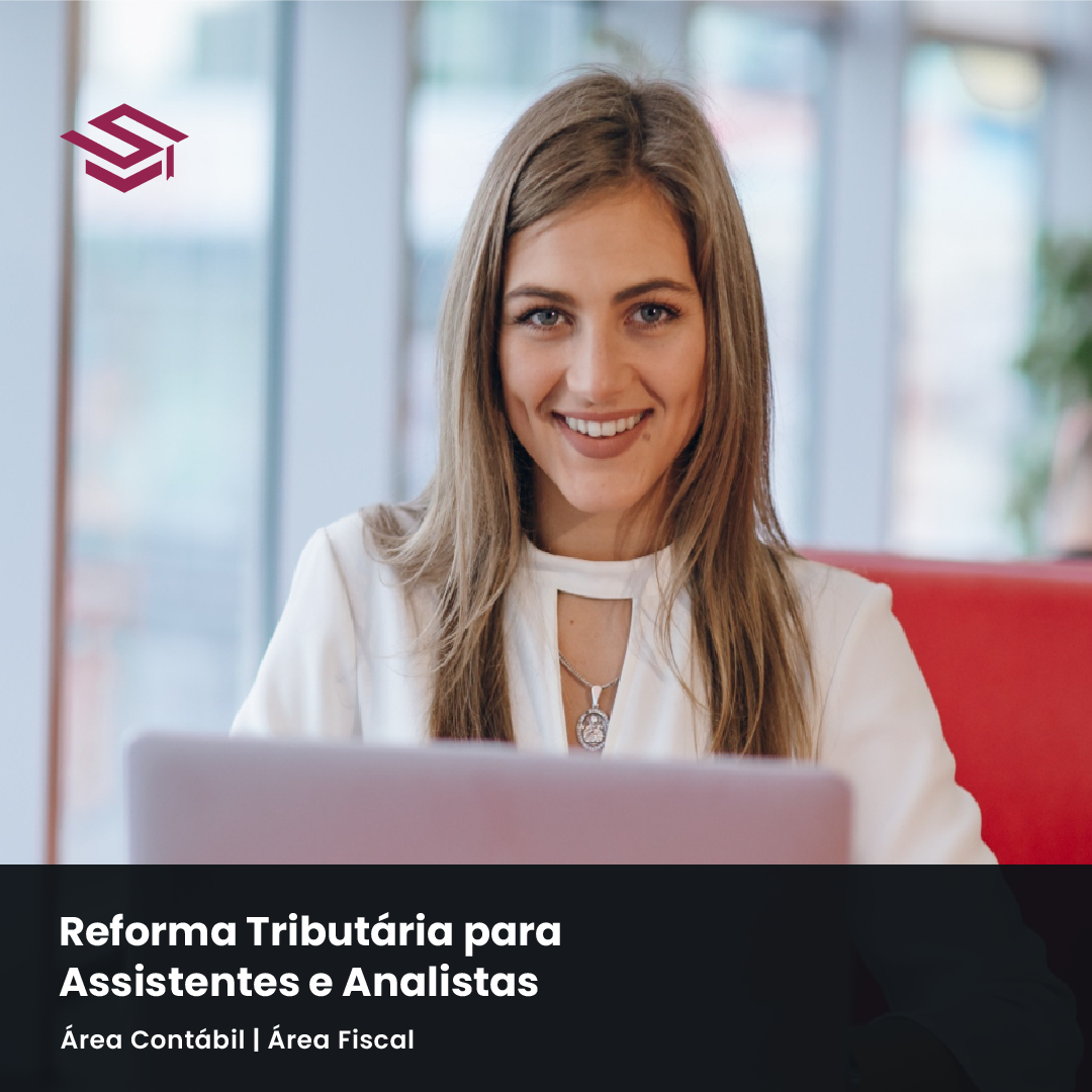 Analista fiscal trabalhando na calculadora da Reforma Tributária - Curso para Assistentes e Analistas Escola Superior de Negócios