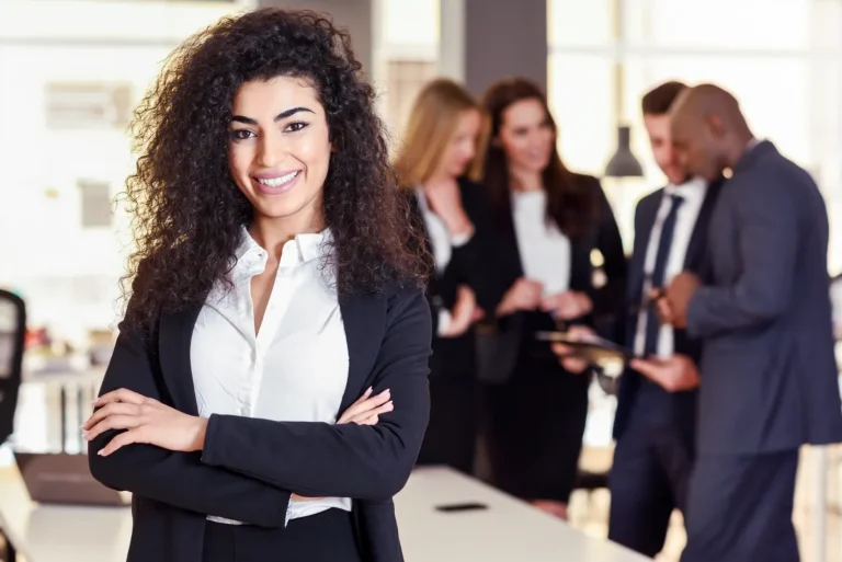 IFRS 18 e demonstrações financeiras: profissional analisando os novos requisitos do CPC 51 em 2026