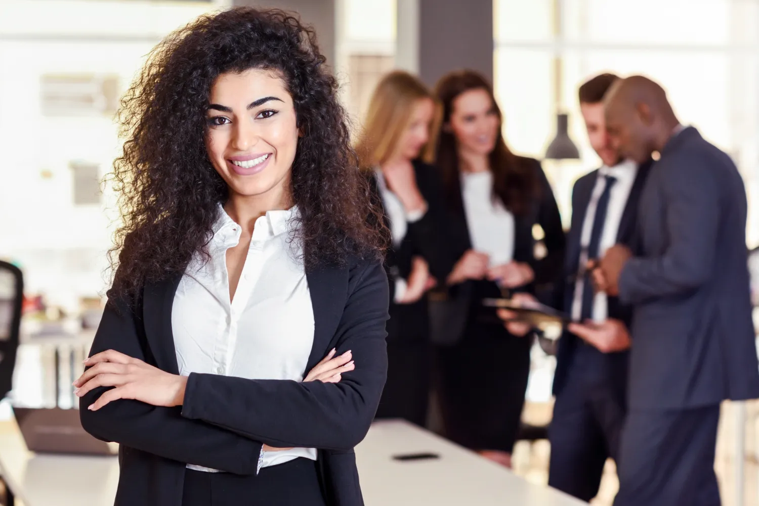 IFRS 18 e demonstrações financeiras: profissional analisando os novos requisitos do CPC 51 em 2026